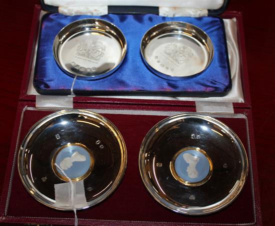 Two pairs silver Royal commemorative dishes, another silver dish, 6 silver teaspoons, cased, silver box etc